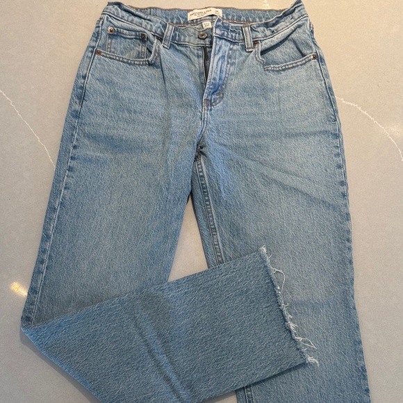 Abercrombie & Fitch Denim - NWOT Abercrombie The 90’s Straight Mid Rise in Curve Love